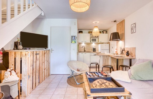 Calvisson House | House for 6 Guests – Residence with 2 Pools, Wi-Fi, and Air Conditioning