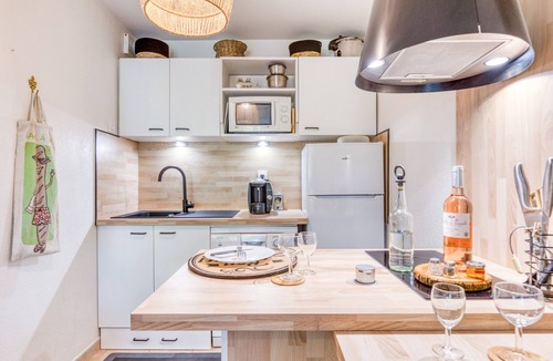 Calvisson House | House for 6 Guests – Residence with 2 Pools, Wi-Fi, and Air Conditioning