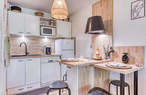 Calvisson House | House for 6 Guests – Residence with 2 Pools, Wi-Fi, and Air Conditioning