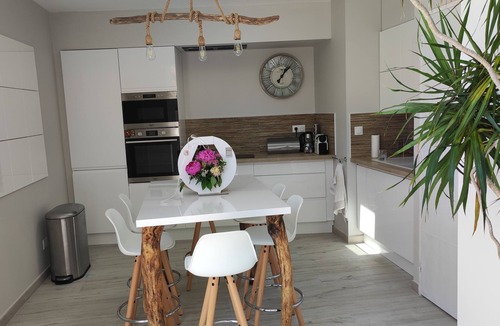 Sant-Vicens House | House for 6 people, 3 bedrooms, 2 bathrooms, 3 WCs, swimming pool, air conditioning and mosquito nets.