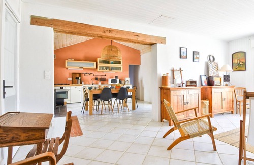 L'Epine Ski Chalet | House for 7, 800m from sea, with garden