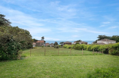 Prefailles Ski Chalet | House for 8, sea view, 400m from the beach