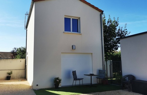 Poitiers House | House for a break in Poitou, Pros & tourists