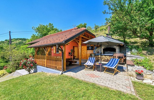 Radoboj House | House for couples and families with jacuzzi, sauna, barbecue, and nature views