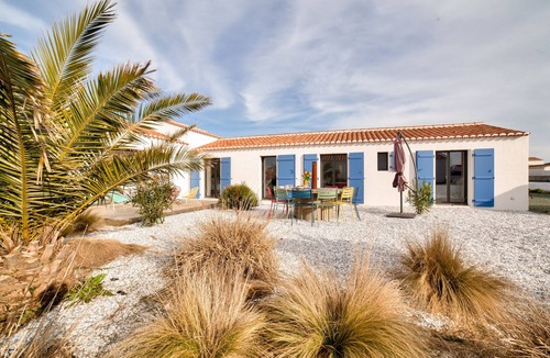 Noirmoutier-en-l'Ile Ski Chalet | House for 9 - Jacuzzi - 300m from the beach