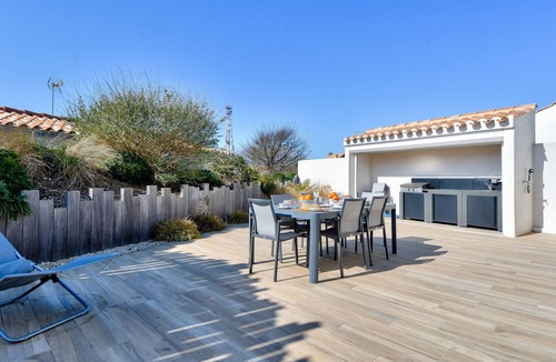 Noirmoutier-en-l'Ile Ski Chalet | House for 6 - Terrace - 300 m from the port