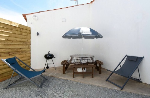 Noirmoutier-en-l'Ile Ski Chalet | House for 8, 200m from the sea