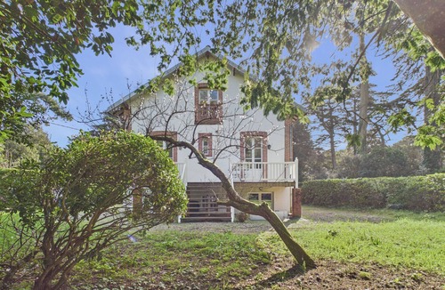 Noirmoutier-en-l'Ile House | House for 10 with garden, 300 m from the beach