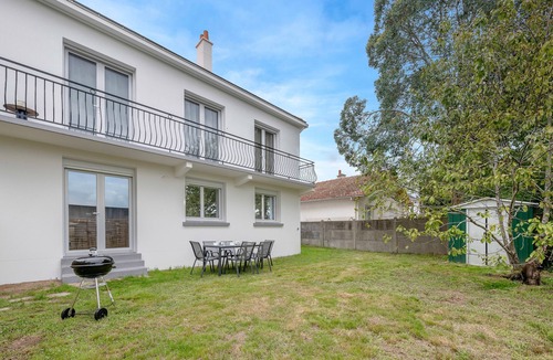 Saint-Brevin-les-Pins Ski Chalet | House for 6, 950m from the seafront in St Brevin