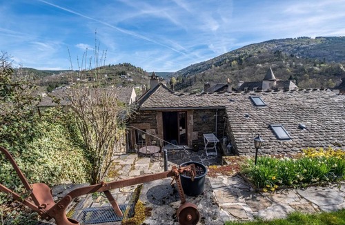 Bagnols-les-Bains House | House