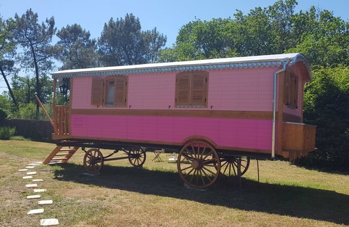 Bussac-Foret Bed & Breakfast | House