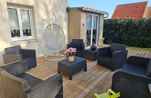 La Riviere-Saint-Sauveur House | House in Honfleur 2 bedrooms, jacuzzi, private garden and parking