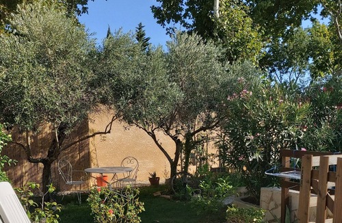 Lamanon House | House