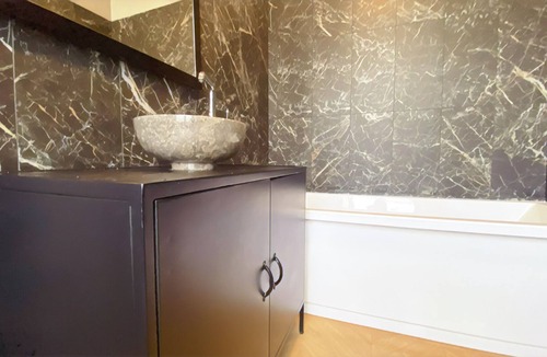 Lieu-Saint-Amand House | House