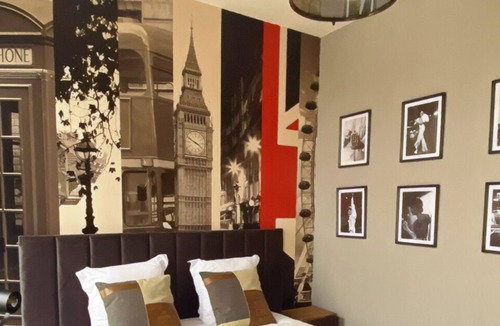 Lieu-Saint-Amand House | House