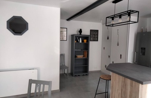 Maupertus-sur-Mer House | House