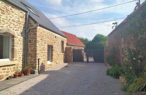 Maupertus-sur-Mer House | House