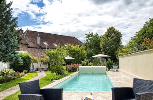 Mesnil-Saint-Pere House | House