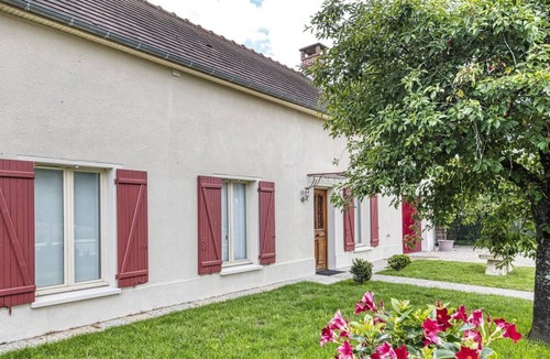 Mesnil-Saint-Pere House | House