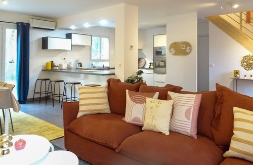 Dampmart House | House