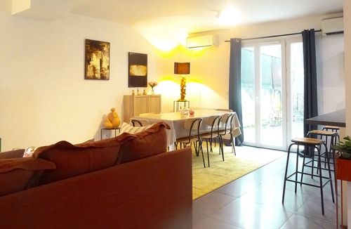 Dampmart House | House