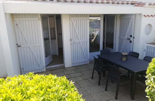 Saint-Gilles-Croix-de-Vie House | House with direct access to the beach, quiet with enclosed garden.