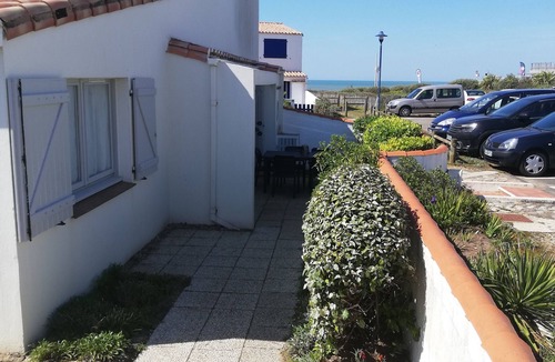 Saint-Gilles-Croix-de-Vie House | House with direct access to the beach, quiet with enclosed garden.