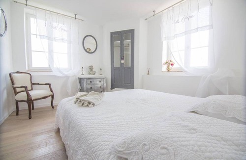 Saint-Hippolyte-de-Caton Other | House with garden