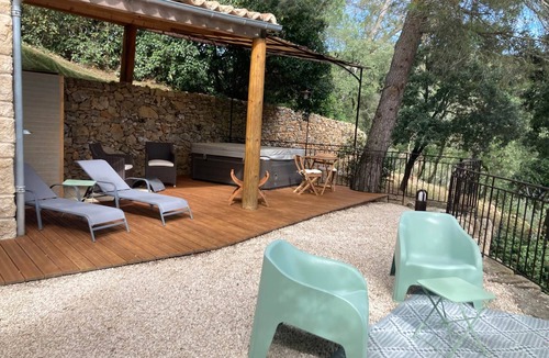 Saint-Paul-et-Valmalle House | House