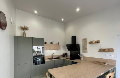 Saint-Vincent-Sterlanges Cottage | House with AC and parking - 6 guests