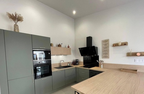 Saint-Vincent-Sterlanges Cottage | House with AC and parking - 6 guests