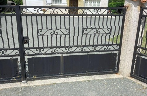 Saint-Vivien-de-Medoc House | House