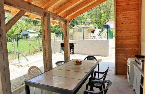 Sainte-Eulalie-en-Royans House | House in the Walnuts