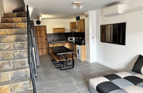 Saintes-Maries-de-la-Mer House | House with courtyard for 8 people