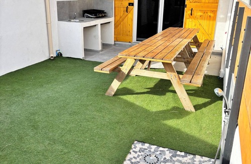 Saintes-Maries-de-la-Mer House | House with courtyard for 8 people