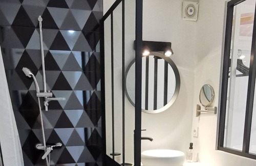 Sandillon Apartment | House