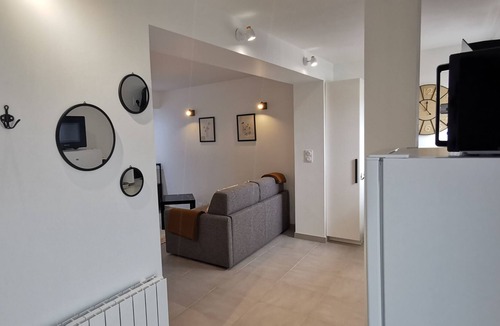 Sandillon Apartment | House