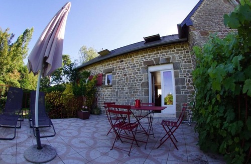 Saint-Laurent-de-Terregatte Apartment | House of Poppies