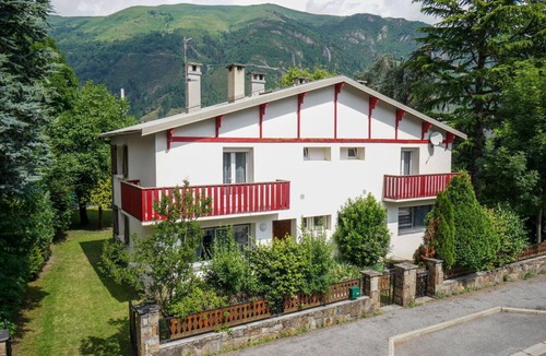 Saint-Lary-Soulan House | House/Gîte/Chalet 15 to 17 people 06 37 07 78 76