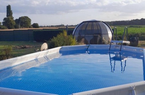 Quedillac House | House 'Gite Paradis Des Oiseaux Du Jardin' with private pool, private terrace and private garden
