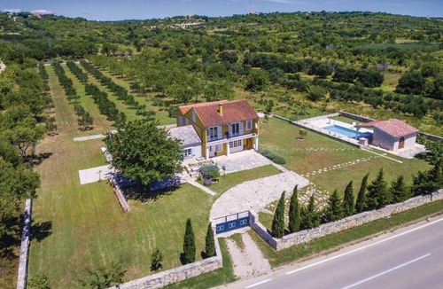 Benkovac House | House Glory (96101-K1) - Buković
