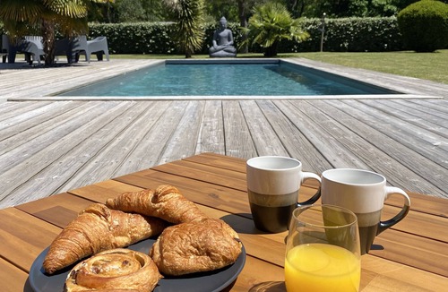 Le Temple Villa | House heated pool near beaches