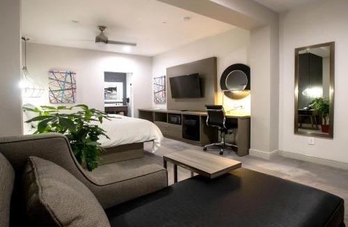 George Bush Park/Eldridge Hotel | House Hotel