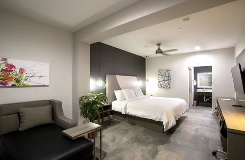 George Bush Park/Eldridge Hotel | House Hotel