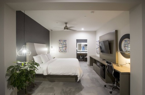 George Bush Park/Eldridge Hotel | House Hotel