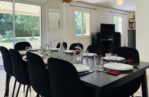 Lussault-sur-Loire House | House in a green setting with swimming pool