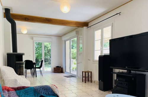 Lussault-sur-Loire House | House in a green setting with swimming pool