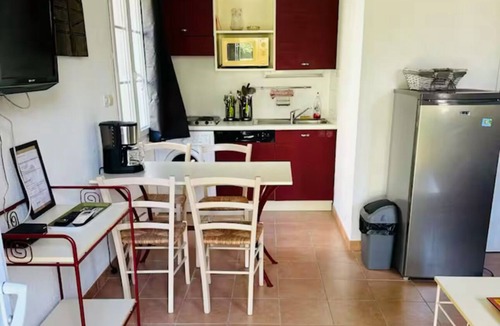 Gallargues-le-Montueux Condo | House in the south