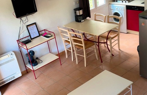 Gallargues-le-Montueux Condo | House in the south