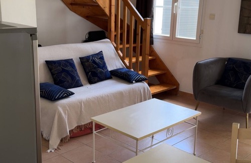 Gallargues-le-Montueux Condo | House in the south